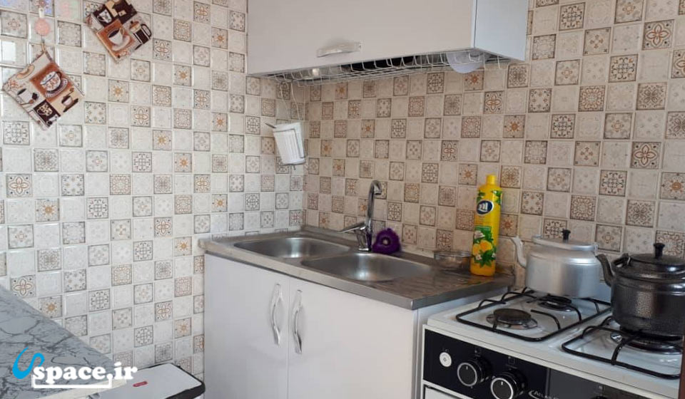 آشپزخانه مشترک بین اتاق های طبقه بالای اقامتگاه ستاره - بوشهر